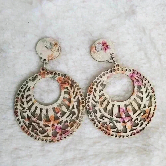 3/$15 New White Wooden Floral Fabric Earrings - Picture 2 of 3